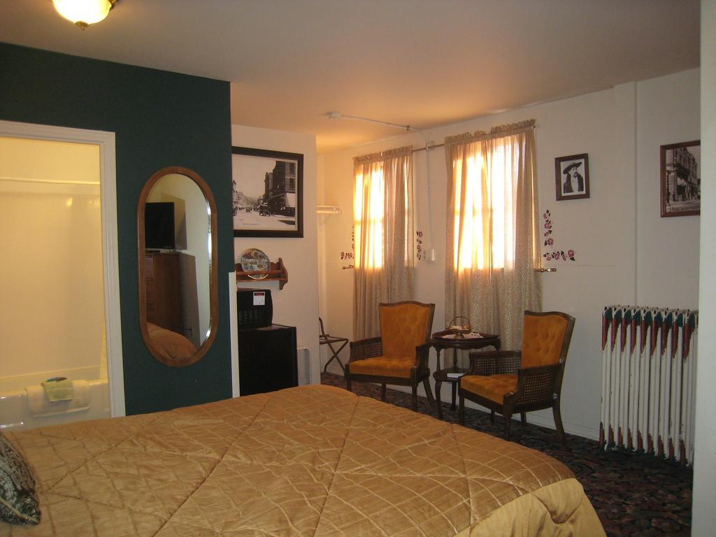 Deadwood Dick'S Hotel Bilik gambar